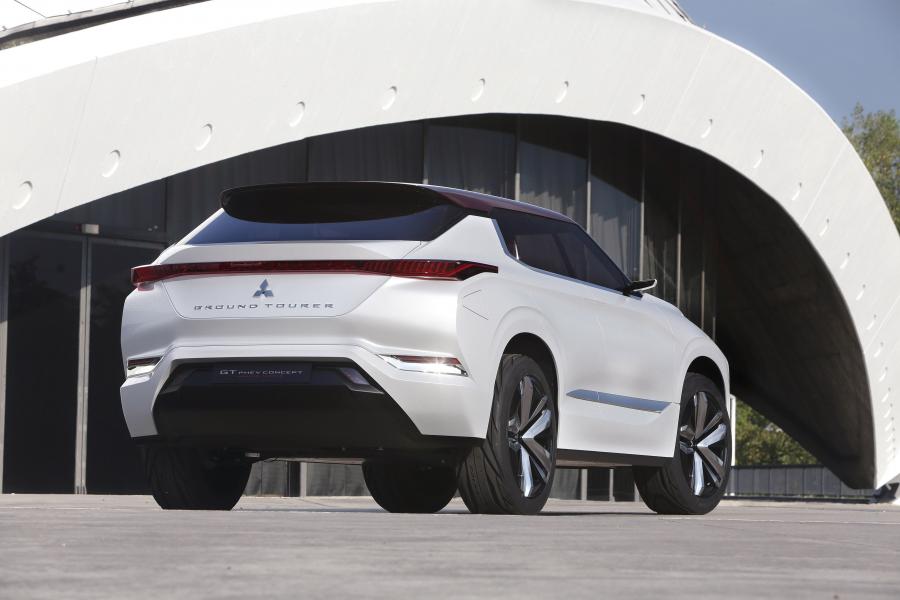  Mitsubishi GT-PHEV Concept 2016 года  (фото 22 из 30)